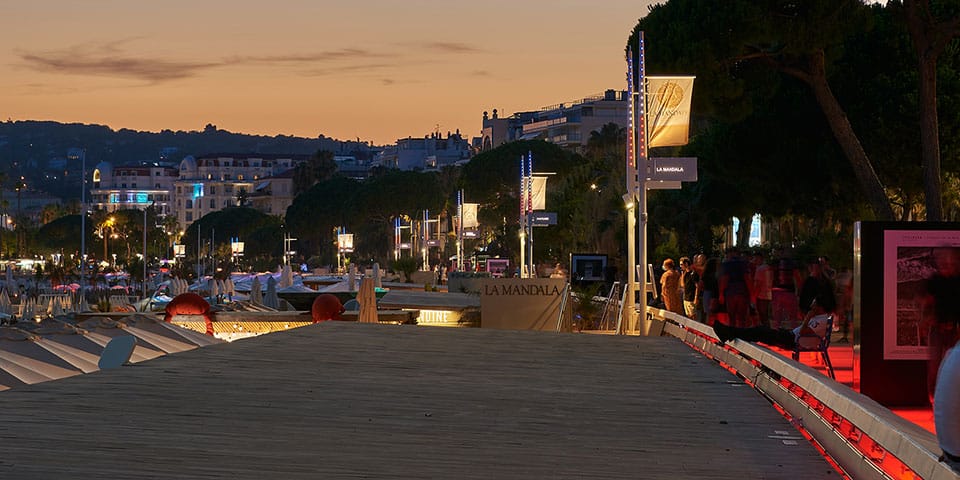 mâts d'éclairage Signal installés à la Croisette de Cannes