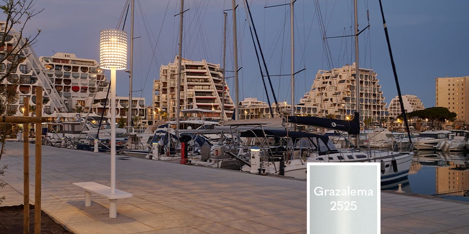 nuance blanche pour mât éclairage public en aluminium Technilum