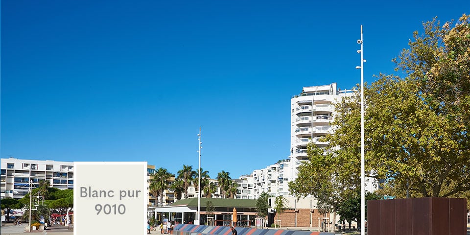 nuance blanche pour mât éclairage public en aluminium