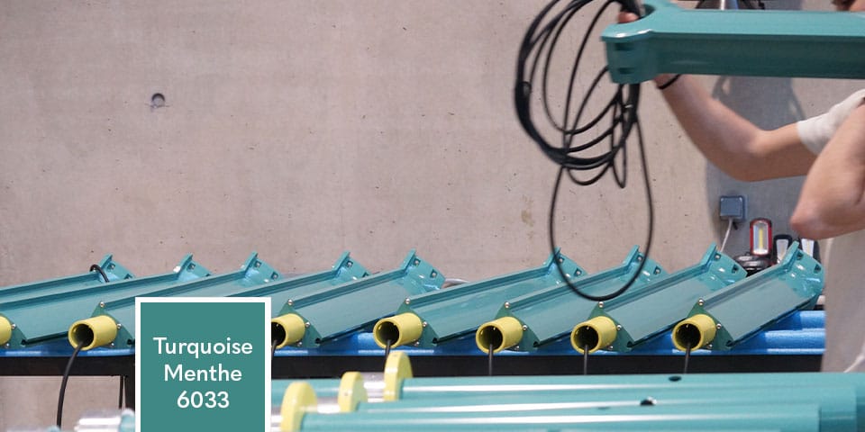 couleur nuance turquoise menthe pour mât éclairage public en aluminium