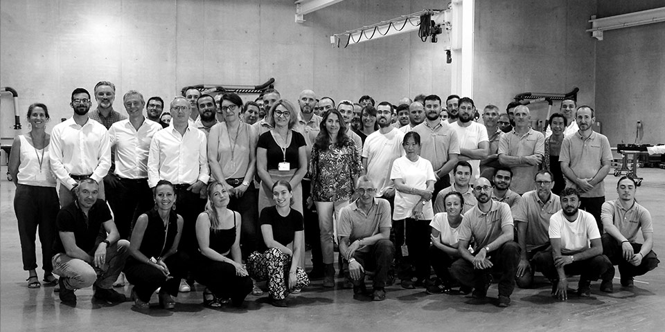 Photo de groupe des équipes Technilum dans l'usine