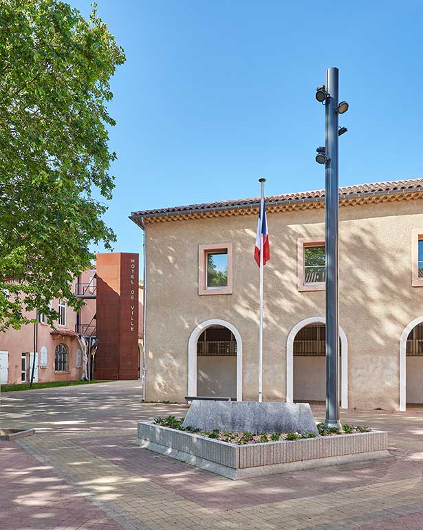 Abords de la mairie, Sérignan